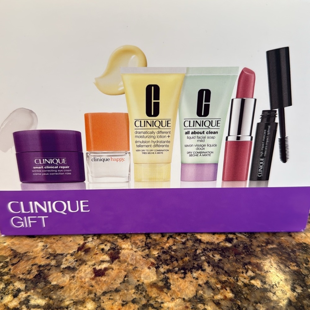NWT Clinique Gift Sample Set (copy) - Picture 2 of 3